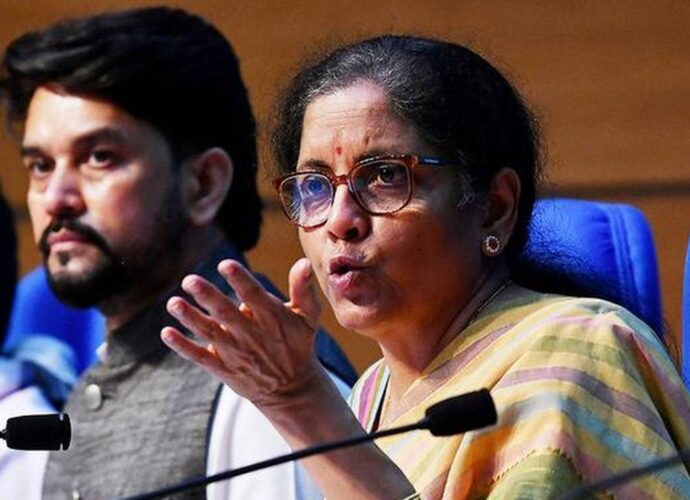 മൂ​ന്ന് മാ​സ​ത്തേ​ക്ക് പി​എ​ഫ് വി​ഹി​തം സ​ര്‍​ക്കാ​ര്‍ അ​ട​യ്ക്കും