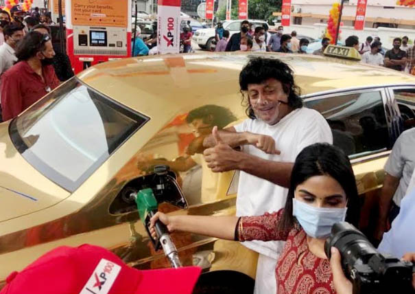 എക്‌സ് പി 100 പ്രീമിയം ഗ്രേയ്ഡ് പെട്രോളിന്റെ വിതരണോദ്ഘാടനം ഡോ.ബോബി ചെമ്മണൂര്‍ നിര്‍വ്വഹിച്ചു